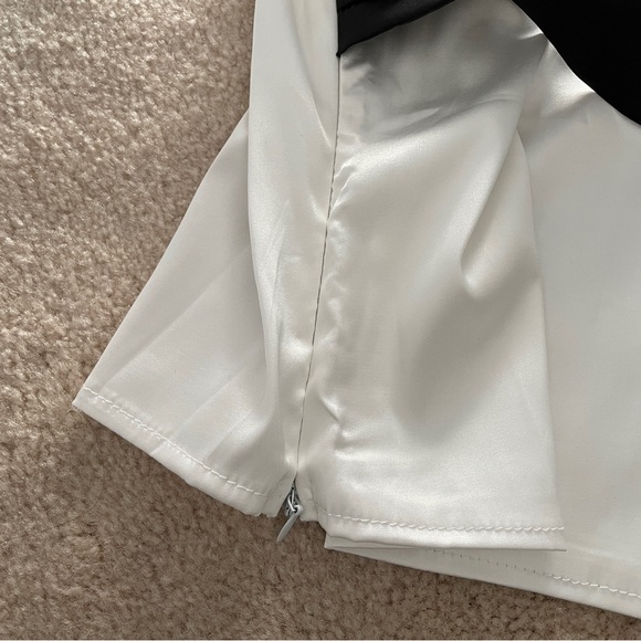 Vintage satin like black and white tank - Picture 5 of 6